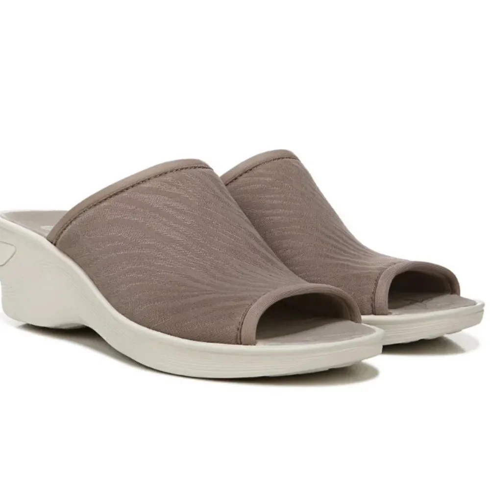 BZees Deluxe Slide Sandal (WIDE)